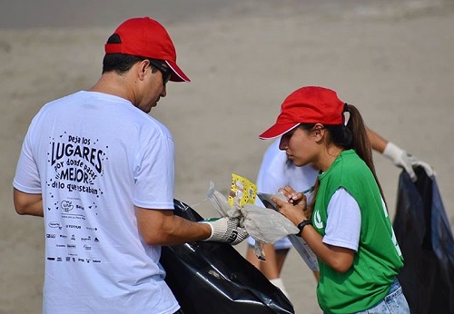 UPC participated in a beach cleanup organized by Conservasión Internacional Perú, Coca Cola Foundation and LOOP.